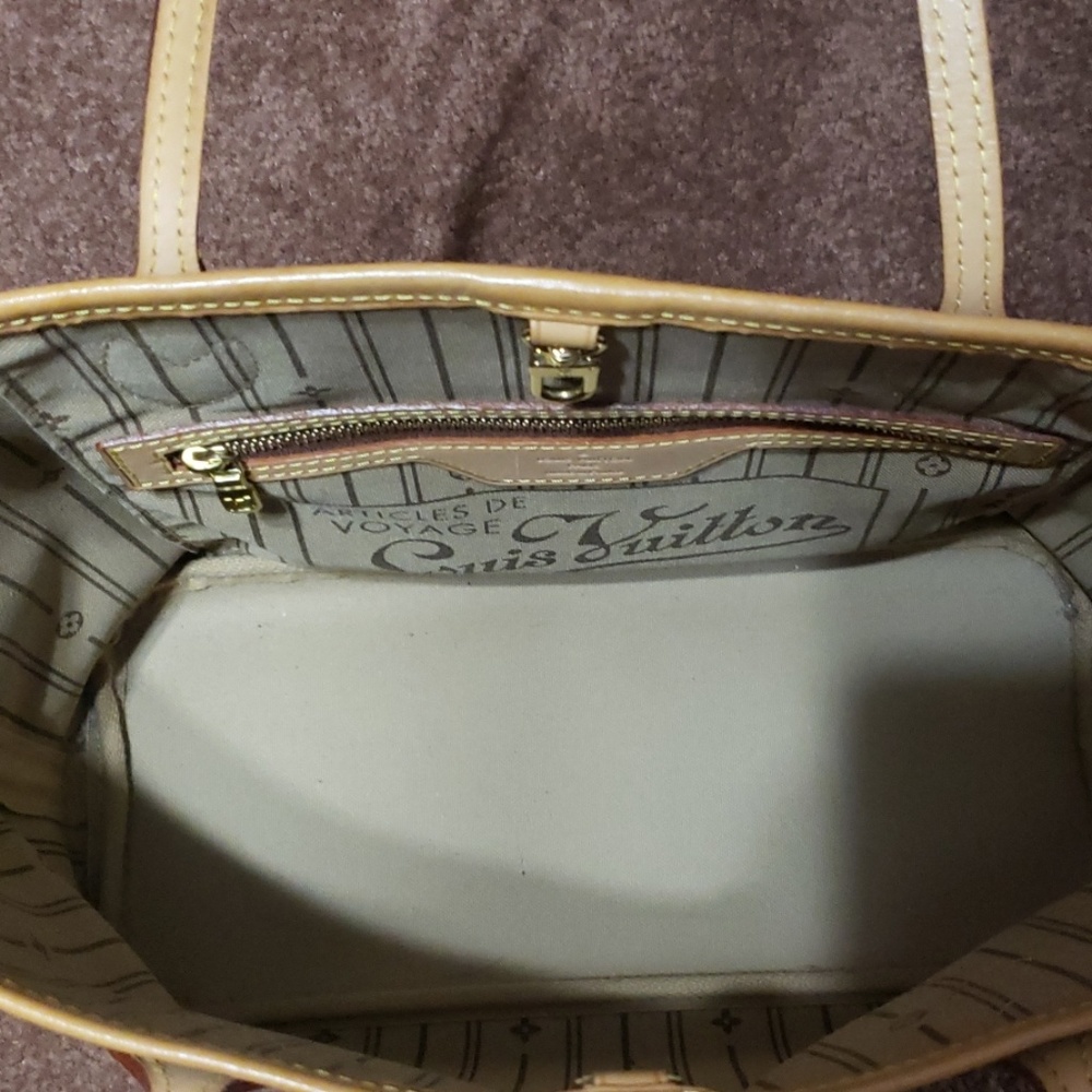 Authentic Louis Viutton handbag - Picture 3 of 3